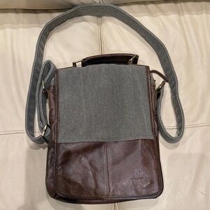 Genuine Leather Messenger Bag by Carriag Don 🇮🇪